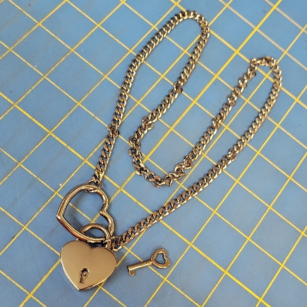 Pewter Tone  Heart Lock w Key Pendant Necklace New